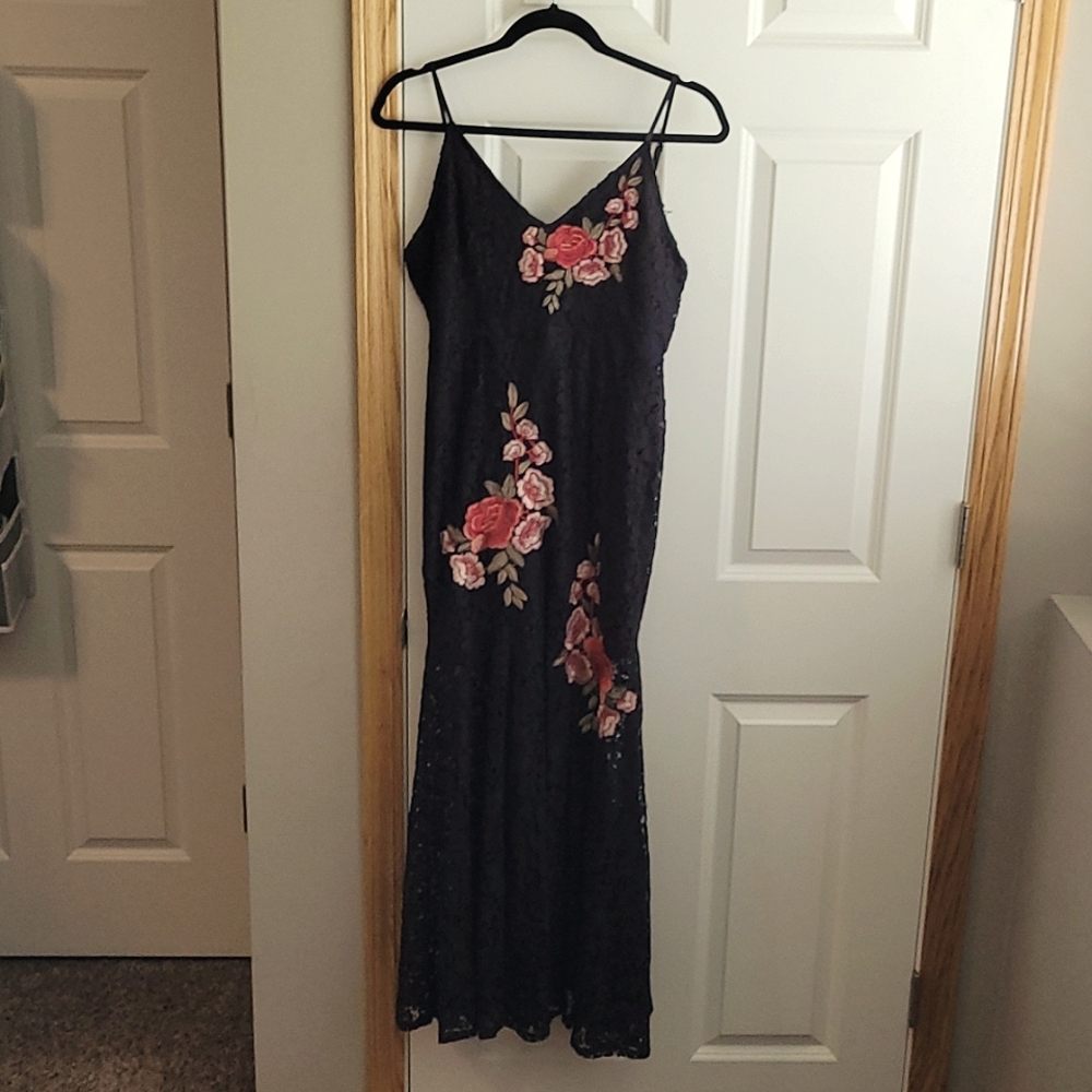 Black Floral Lace Prom/Formal Dress (Sm/M)